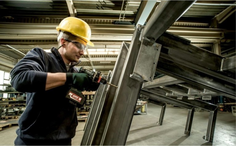 Аккумуляторная дрель-шуруповерт METABO BS 18 LTХ BL Quick i 2x5,5 Ач,X3 бесщеточная [602351770]