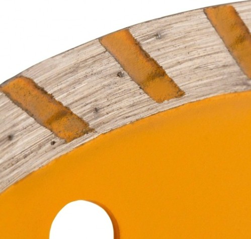 Алмазный диск для резки бетона DENZEL ф125х22,2 мм, турбо, сухое [73108]