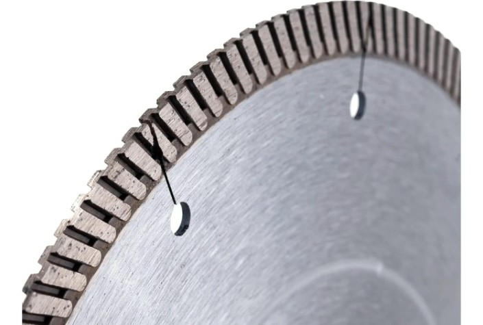 Алмазный диск универсальный GROSS 73034 ф230х22,2мм, турбо с лазер. перфорацией, сух.рез.