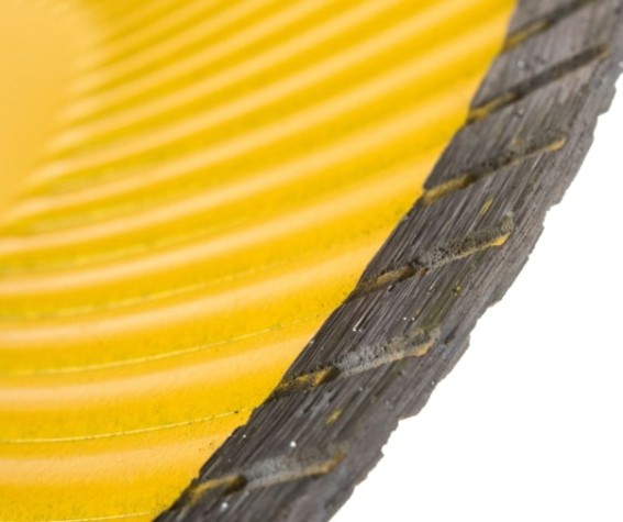 Алмазный диск универсальный Kranz KR-90-0135 отрезной Turbo волна 230x22,2x2,4x10мм