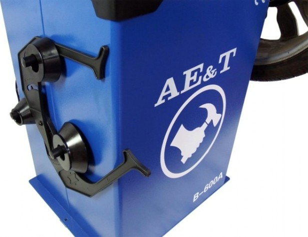 Балансировочный стенд AE&T B-600A для колес 10-24" до 65 кг