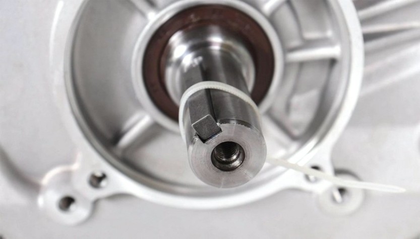 Бензиновый двигатель CHAMPION G420HKDC (15лс/11квт 420см³ 25мм 31кг шпонка, выход 12в/60в