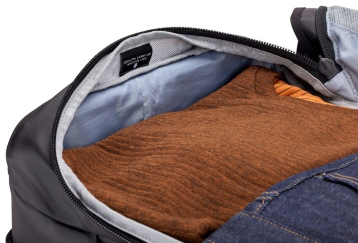 Чемодан THULE 3204985 для ручной клади Chasm Carry on 55cm/22in, 40L, Bl