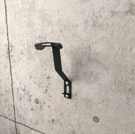 Держатель EMBODIMENT EMB-HE-W-B для шлемов и экипировки, настенный, черный Держатель EMBODIMENT EMB-HE-W-B для шлемов и экипировки, настенный, черный