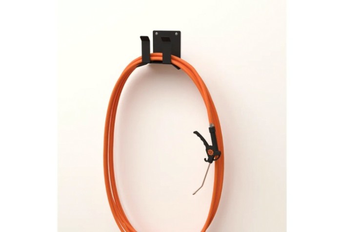 Держатель EMBODIMENT EMB-WOH-PNT-B для хранения пневм. шланга, настенный, черный