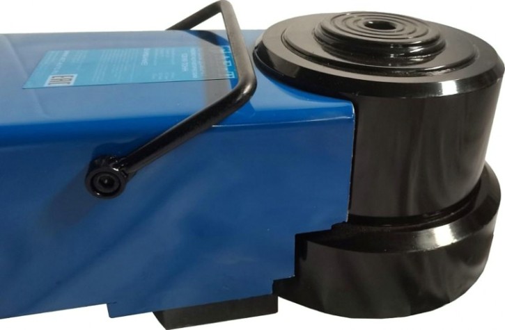 Домкрат пневмо-гидравлический подкатной AE&T HJ-120/60 профессиональный Домкрат пневмо-гидравлический подкатной AE&T HJ-120/60 профессиональный