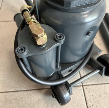 Домкрат пневмо-гидравлический СОРОКИН 3.85 (50 т - 260/430 мм)