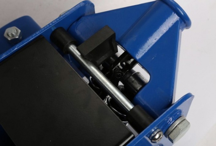 Домкрат подкатной AE&T 3,0 т двухнасосный (140-470 мм) T31603 [T31603]