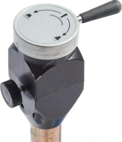 Домкрат подкатной пневматический NORDBERG N302 (15-30.0 т - 150/409 мм)