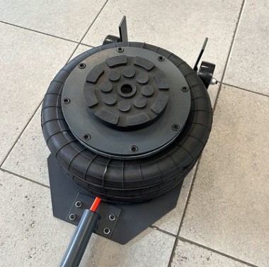 Домкрат подкатной пневматический СОРОКИН 3.623 (3 т - 145/400 мм)