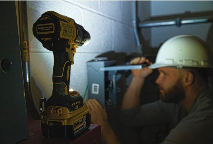 Дрель-шуруповерт аккумуляторная DeWALT DCD 996 TР 2 ударная