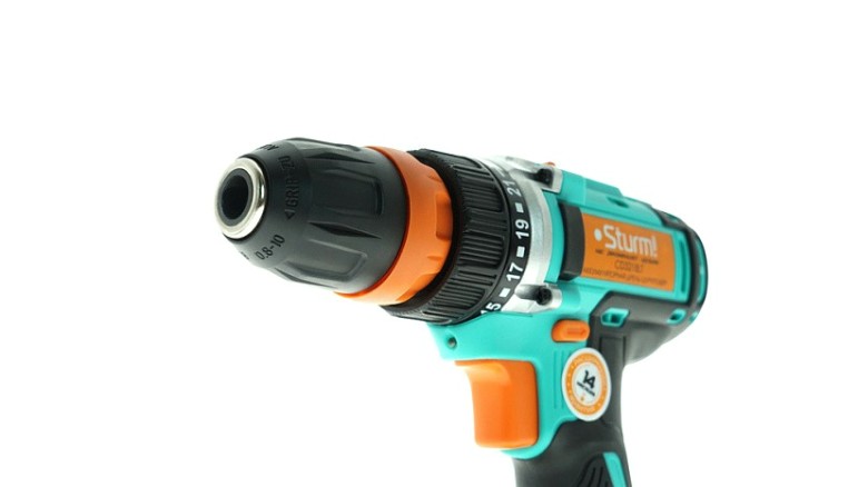 Дрель-шуруповерт аккумуляторная Sturm CD3218LT Дрель-шуруповерт аккумуляторная Sturm CD3218LT