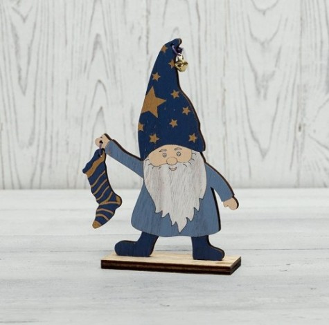 Фигурка деревянная Neon-Night Гном с носком 15х4х17 см [504-009]