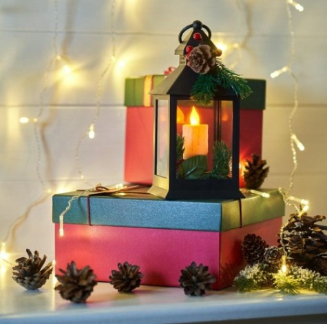 Фонарь декоративный Neon-Night со свечкой и шишкой 10,7x10,7x23,5 см, теплый белый [513-047]