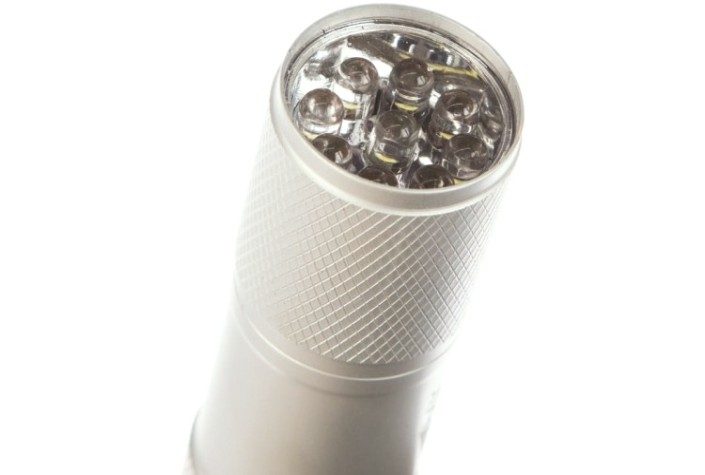 Фонарь ЯРКИЙ ЛУЧ L-903B алюмин. корпус, 9 светодиодов [4606400030652]