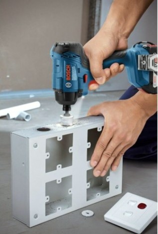 Гайковерт аккумуляторный BOSCH GDR 180 LI ударный [06019G5123]