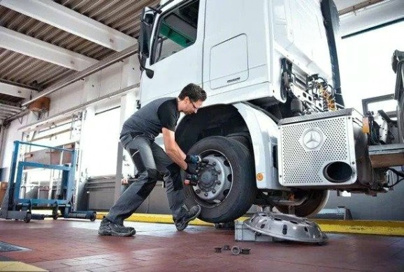 Гайковерт аккумуляторный BOSCH GDS 18 V-1000 ударный без АКБ и ЗУ [06019J8300]