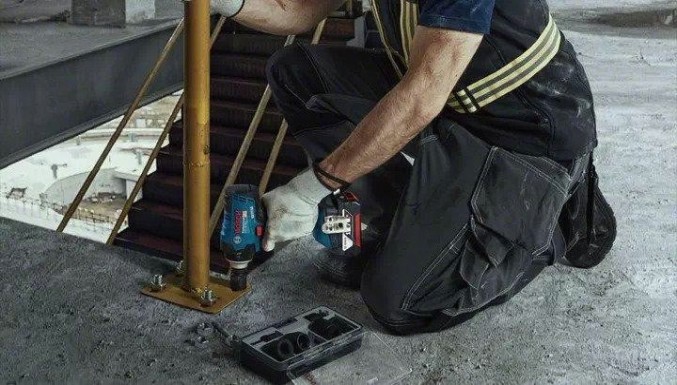 Гайковерт аккумуляторный BOSCH GDS 18 V-400 ударный [06019K0020]