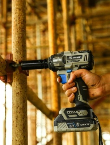 Гайковерт аккумуляторный DEKO DKIS20 2*3.0Ah бесщеточный в кейсе, 20в [063-4033]