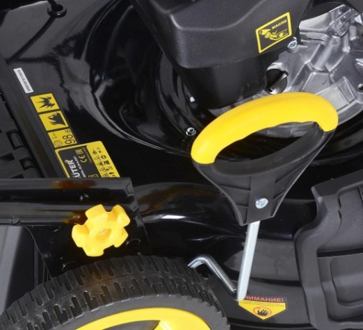 Газонокосилка бензиновая HUTER GLM-6.0 ST самоходная, гильзованный двигатель [70/3/7]