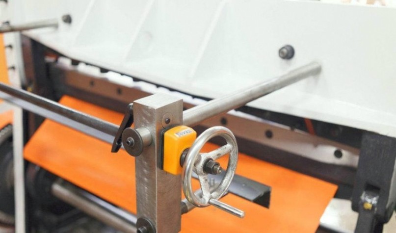 Гильотина электромеханическая STALEX Q11-3x1500 [386002]