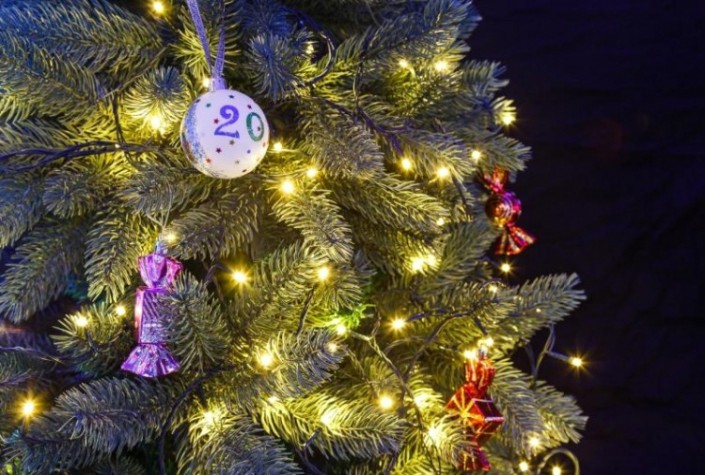 Гирлянда Neon-Night ТВИНКЛ 10м темно-зеленый ПВХ, 80 LED теплый белый [303-046]