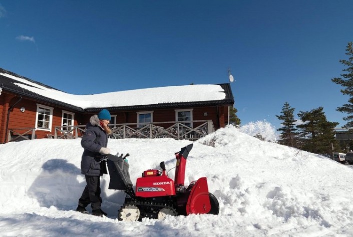 Гусеничный снегоуборщик HONDA HSM 1390 IKZE с электростартером [HSM1390IK2ETDR]