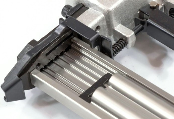 Гвоздезабивной пистолет пневматический MATRIX 10-32 мм [57405]