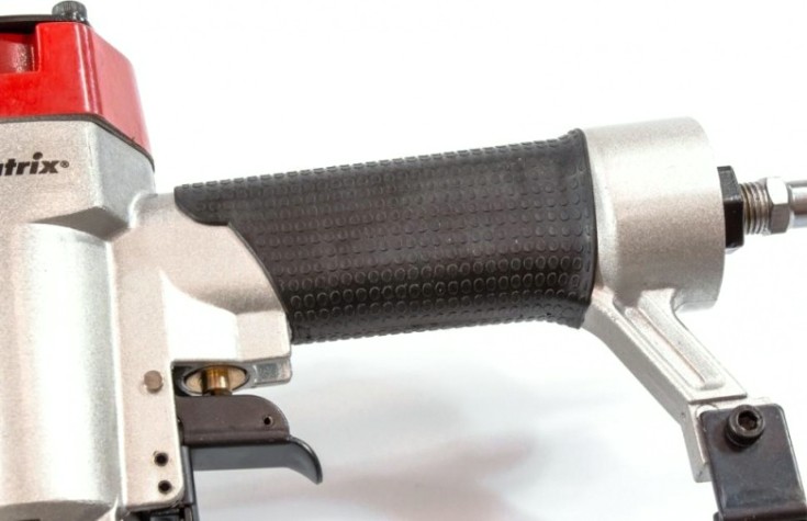 Гвоздезабивной пистолет пневматический MATRIX 10-50 мм [57410]