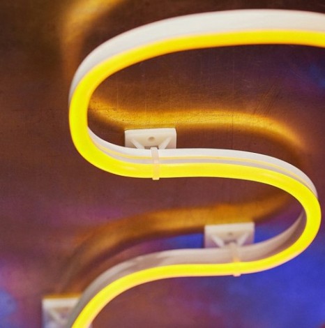 Хомут пластиковый REXANT 20х20 мм, белый самоклеящаяся упаковка 10 шт. [07-2020-1]