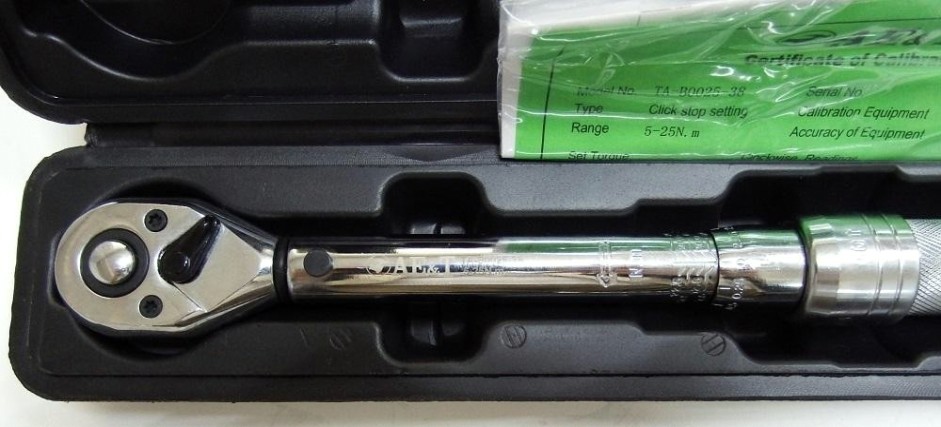 Ключ динамометрический AE&T TA-B0025-38 5-25nm 3/8" Ключ динамометрический AE&T TA-B0025-38 5-25nm 3/8"