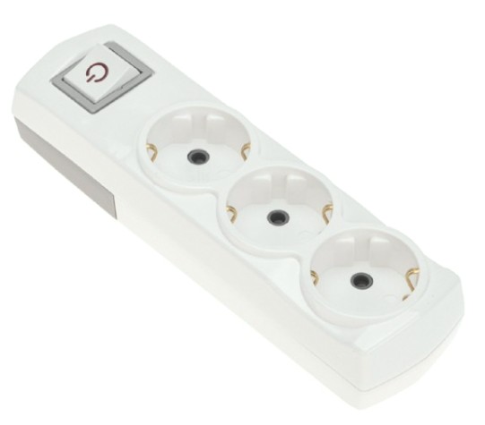 Колодка REXANT 13-4401 PREMIUM 3 гнезда, с/з, с выкл., белый