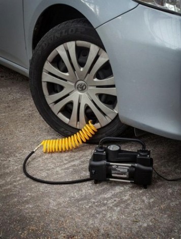 Компрессор автомобильный Autovirazh AV-010999 двухцилиндровый 95 л/мин Компрессор автомобильный Autovirazh AV-010999 двухцилиндровый 95 л/мин