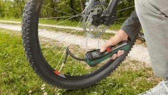 Компрессор автомобильный BOSCH EasyPump аккумуляторный [0 603 947 000]