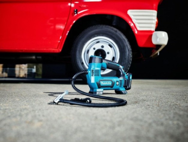 Компрессор автомобильный MAKITA MP100DZ без АКБ и ЗУ Компрессор автомобильный MAKITA MP100DZ без АКБ и ЗУ