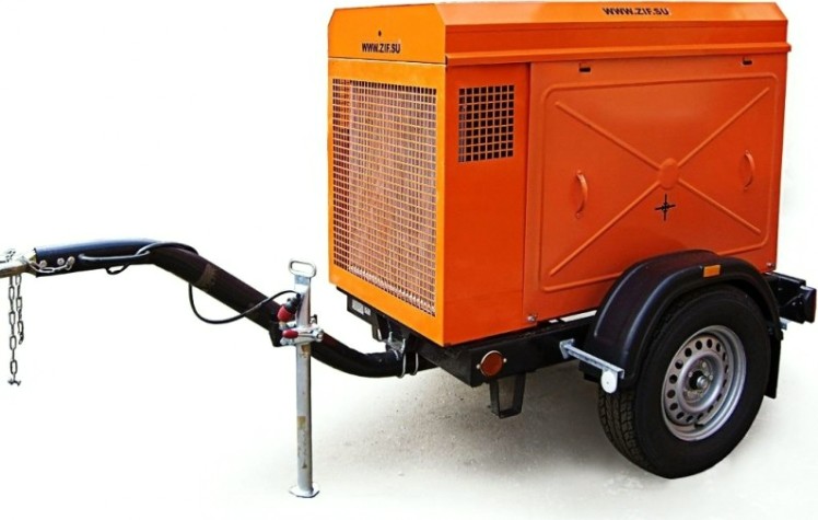 Компрессор винтовой передвижной электрический ЗИФ СВЭ-4/0,7 на колесах в кожухе