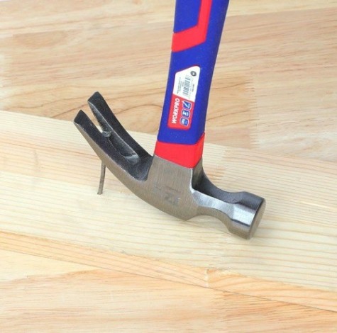 Молоток-гвоздодер WORKPRO WP241011 450гр Молоток-гвоздодер WORKPRO WP241011 450гр