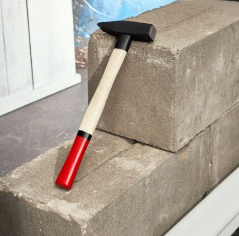 Молоток REXANT 12-8103 слесарный с деревянной рукояткой 300 г Молоток REXANT 12-8103 слесарный с деревянной рукояткой 300 г