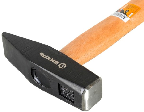 Молоток ВИХРЬ 600гр. квадратный боек, деревянная ручка [73/6/8/3]