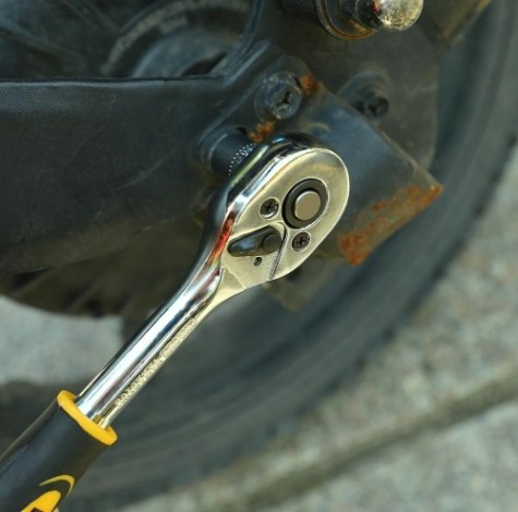 Набор инструментов DEKO DKAT200 для авто в чемодане 200 предметов [065-0913]