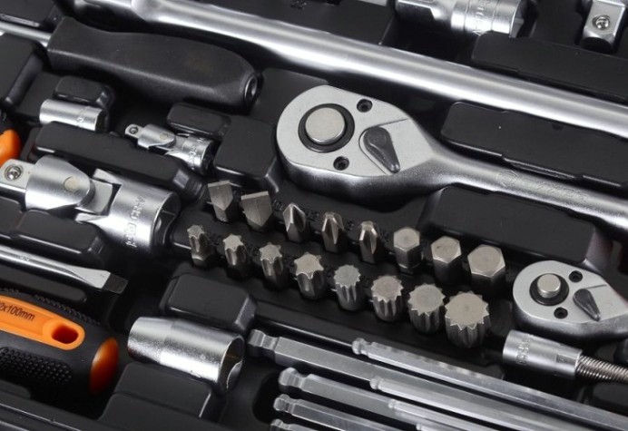 Набор инструментов ВИХРЬ 1/2", 1/4", crv, в кейсе 151 предм [73/6/7/9]