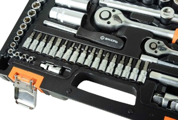 Набор инструментов ВИХРЬ АВТО, 1/2", 1/4", CrV в кейсе 82 предм. [73/6/7/6]