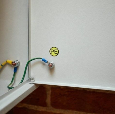 Наклейка REXANT 55-0004 (уп 100 шт) знак электробезопасности «PE» d-20 мм [55-0004]