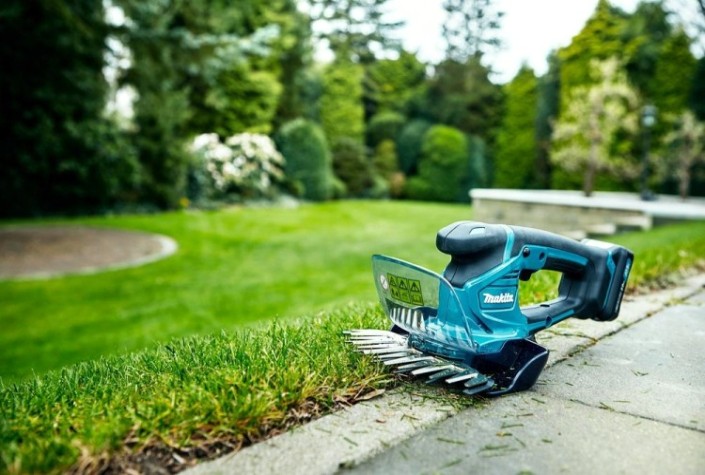 Ножницы для травы аккумуляторные MAKITA UM 600 DWAE [UM600DWAE]