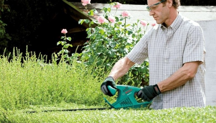 Ножницы-кусторез электрические BOSCH Universal HedgeCut 55 [0600847C02]