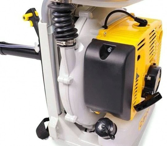 Опрыскиватель бензиновый CHAMPION PS157