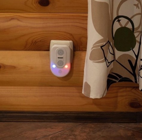 Отпугиватель вредителей REXANT 71-0038 ультразвуковой S 90м², с LED-индикатором Отпугиватель вредителей REXANT 71-0038 ультразвуковой S 90м², с LED-индикатором