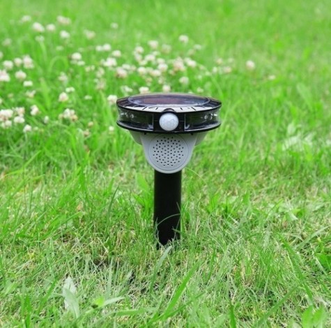 Отпугиватель животных REXANT 71-0079 звуковой с датчиком движения, на солнеч. батарее