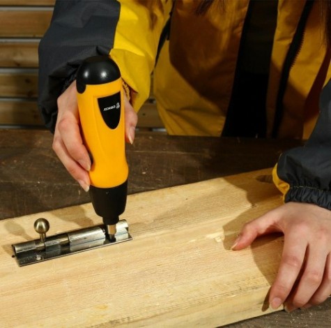 Отвертка аккумуляторная DEKO DKS-Li + набор бит (11 шт) [065-0661]