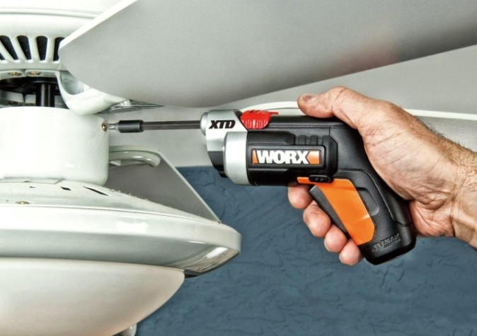 Отвертка аккумуляторная Worx WX252 и набор бит (10шт)